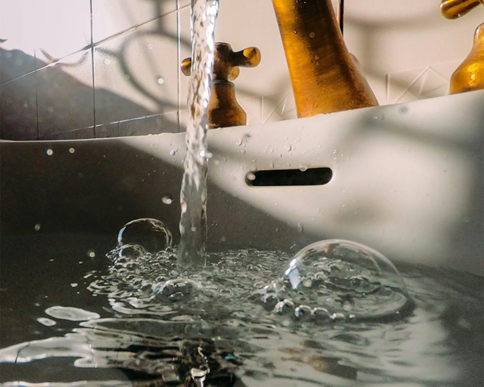 Blocked drains imagery from the Acrow website